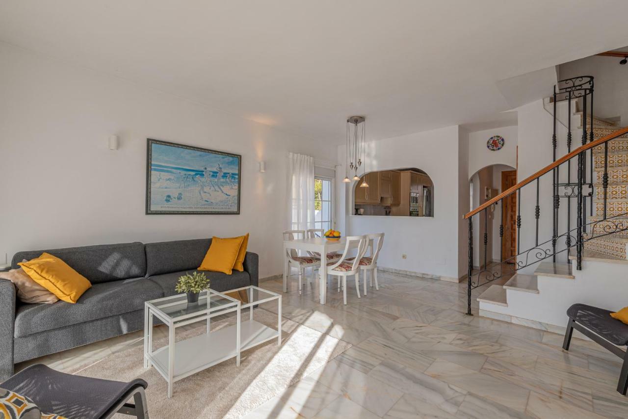 Apartament Tio Charles *